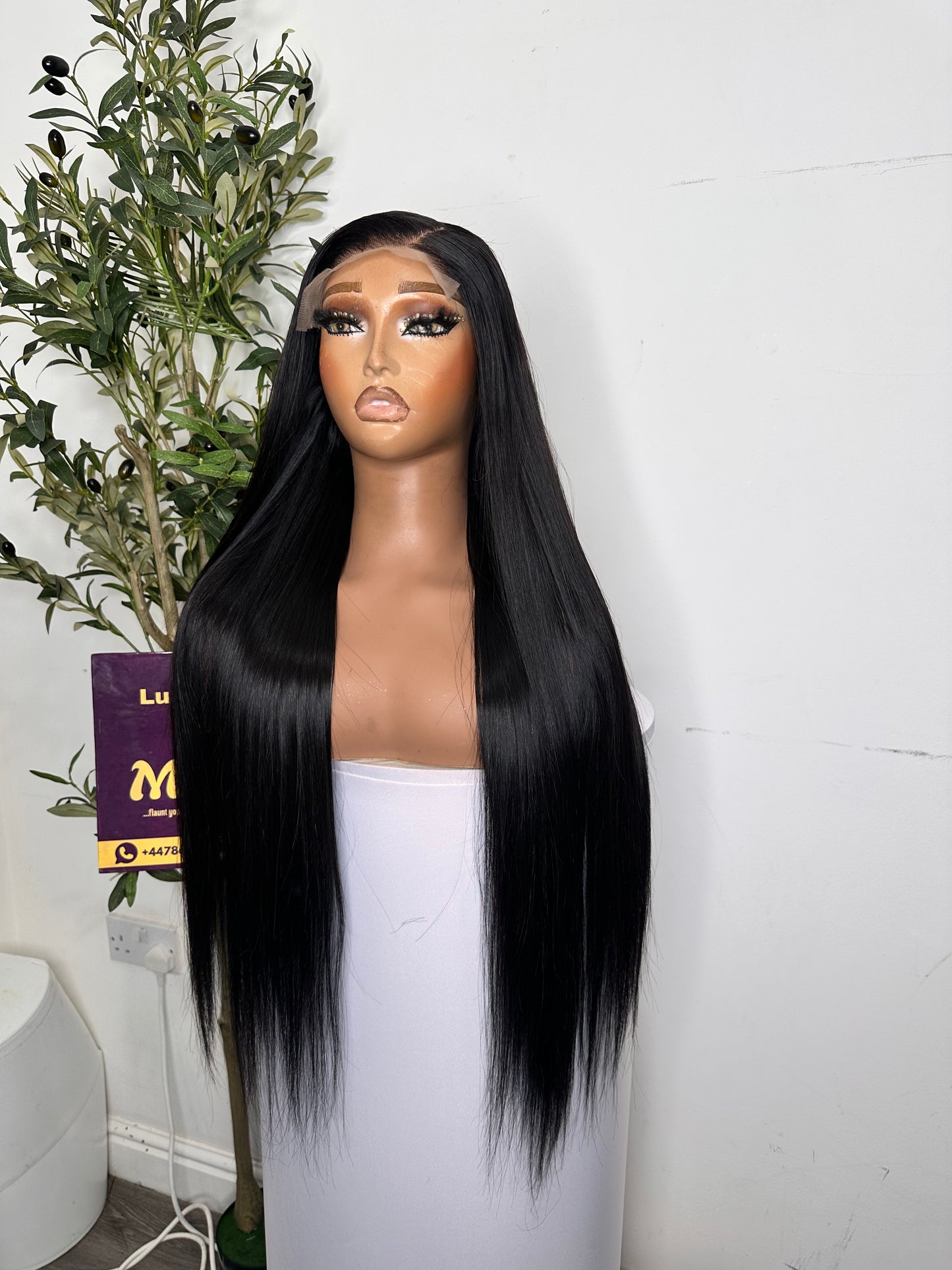 26 inches Vietnamese bone straight with 5by5 closure. 100% human hair. Natural colour. 350g