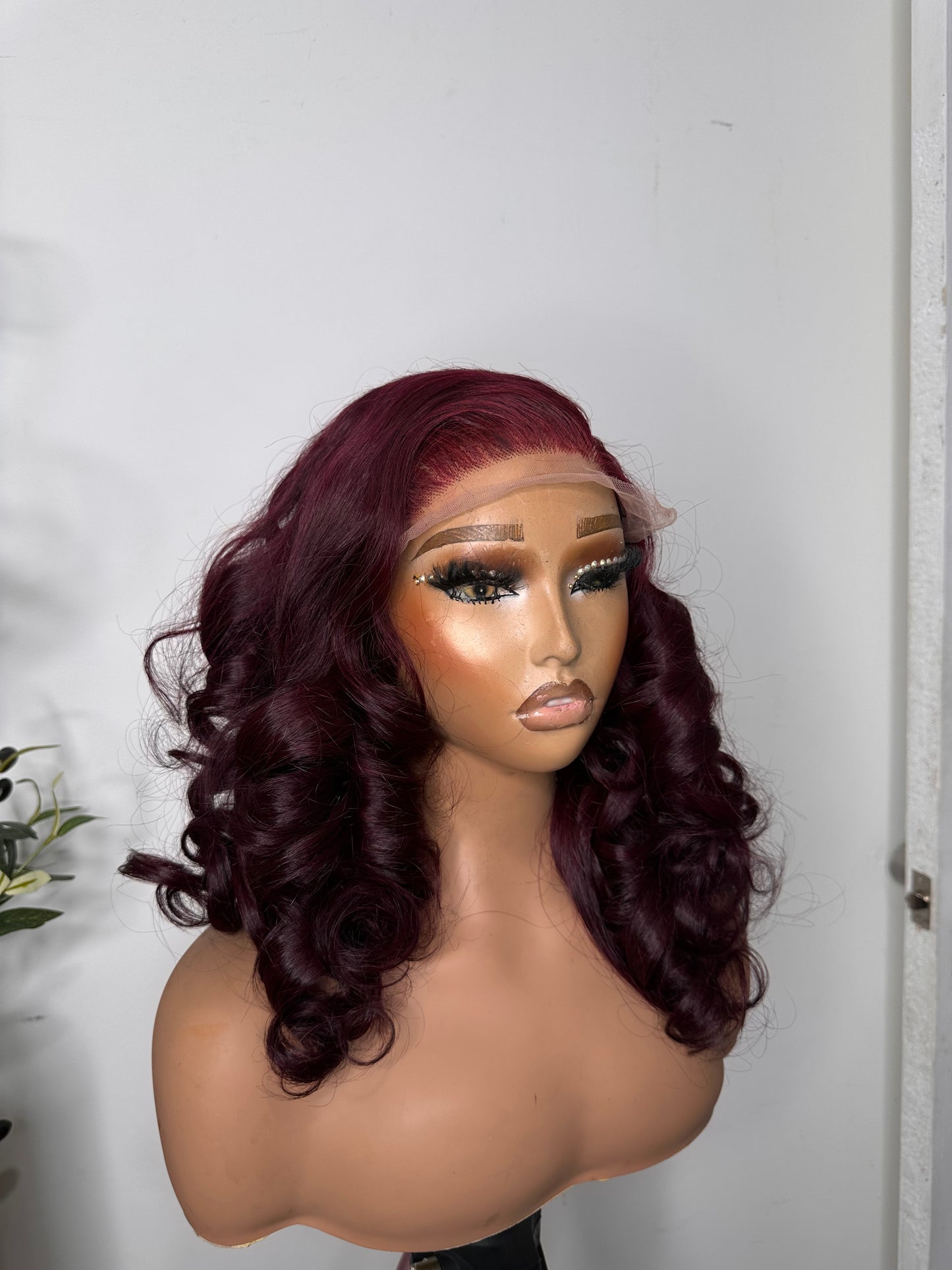 16 inches SDD Vietnamese bouncy unit, 350g density with 5by5 closure. 100% human hair.