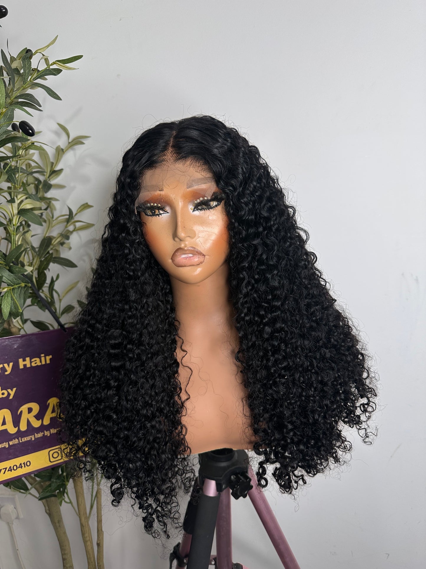 26 inches SDD French curls, 350g density with 5by5 closure. Natural colour