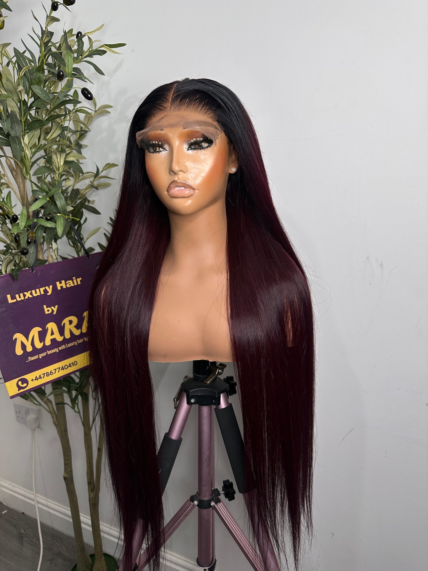 30 inches SDD Vietnamese bone straight wig, 350g density with 5by5 glueless closure. Burgundy colour. 100% human hair.