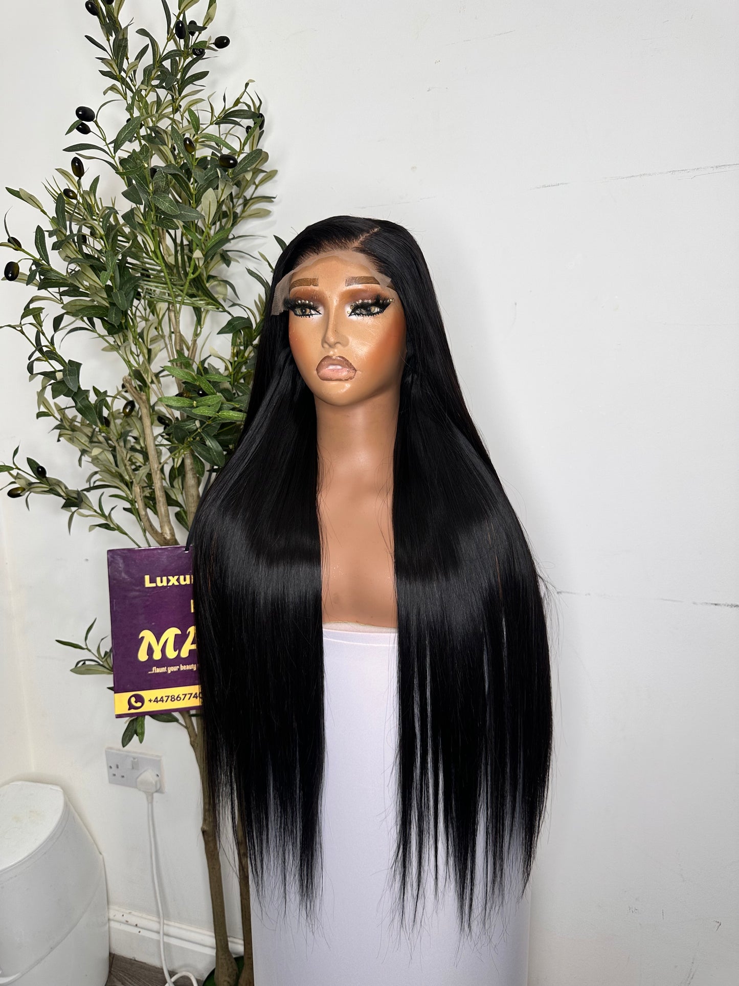 26 inches Vietnamese bone straight with 5by5 closure. 100% human hair. Natural colour. 350g
