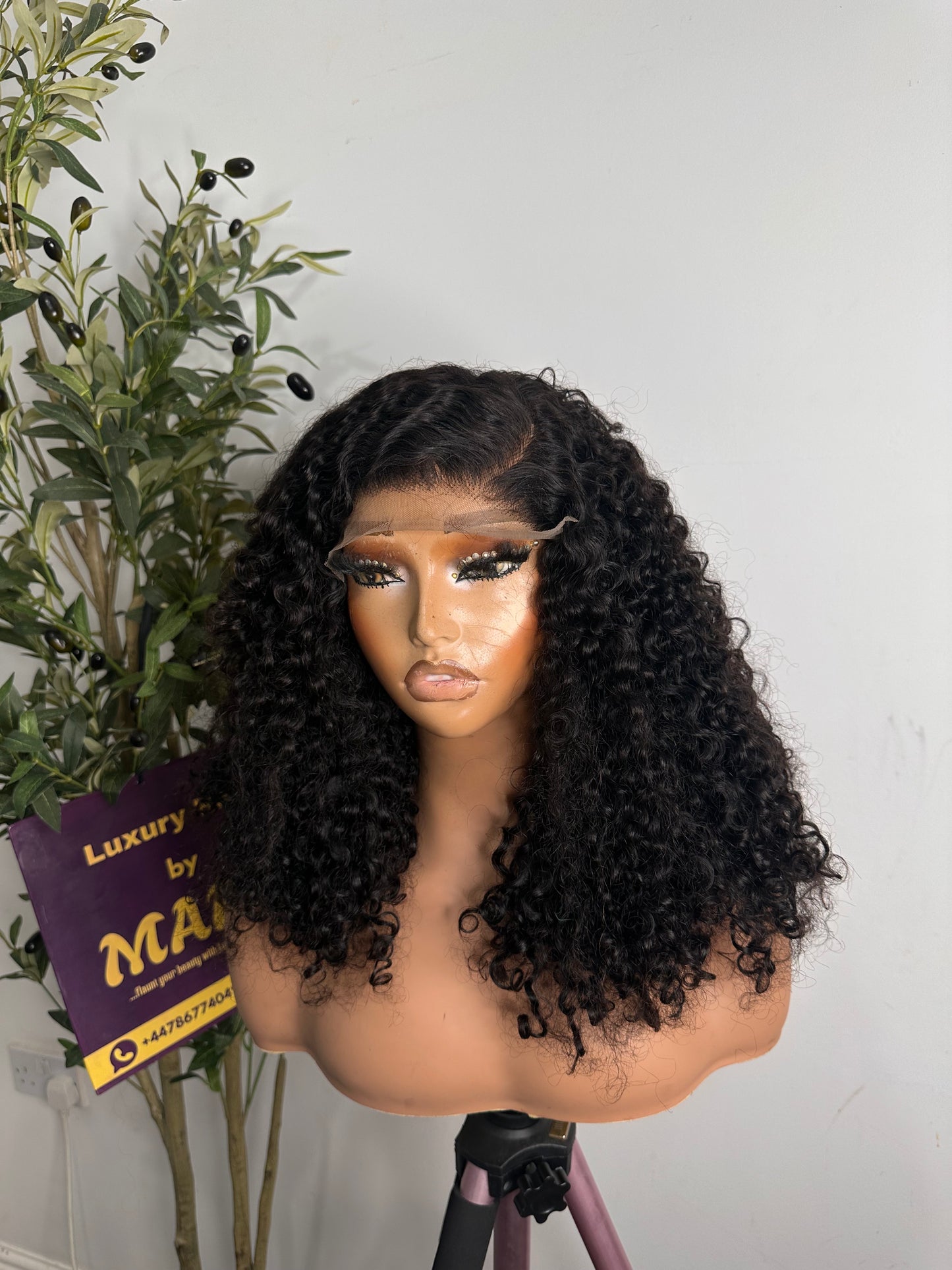 16 inches SDD curly unit, 300g with 5by5 glueless closure . 100% human hair. Natural colour.