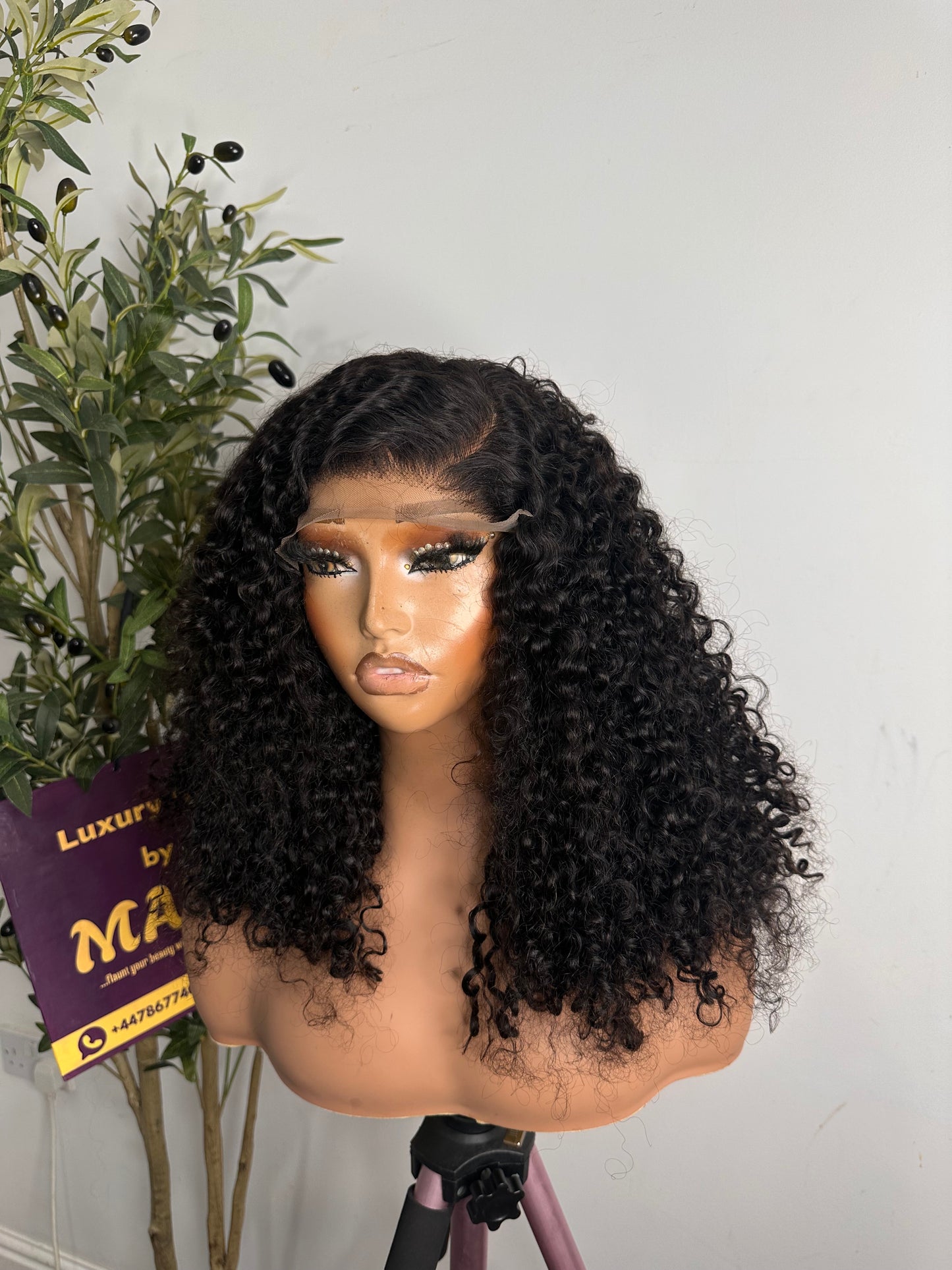 16 inches SDD curly unit, 300g with 5by5 glueless closure . 100% human hair. Natural colour.