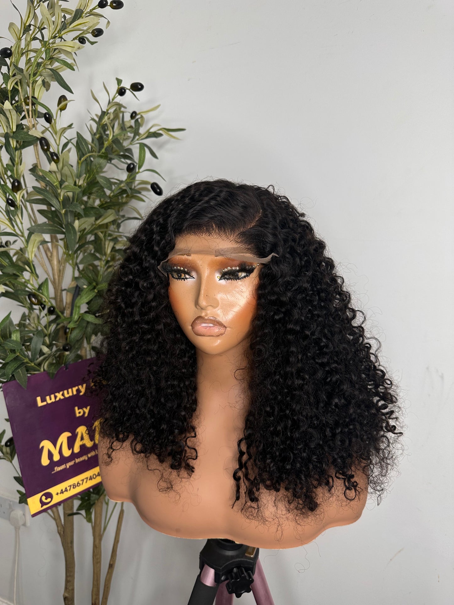16 inches SDD curly unit, 300g with 5by5 glueless closure . 100% human hair. Natural colour.