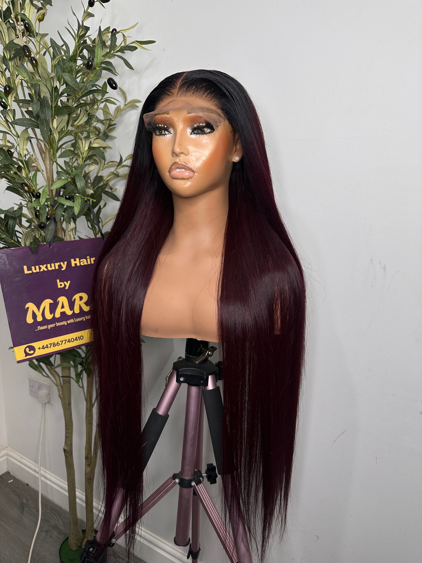 30 inches SDD Vietnamese bone straight wig, 350g density with 5by5 glueless closure. Burgundy colour. 100% human hair.