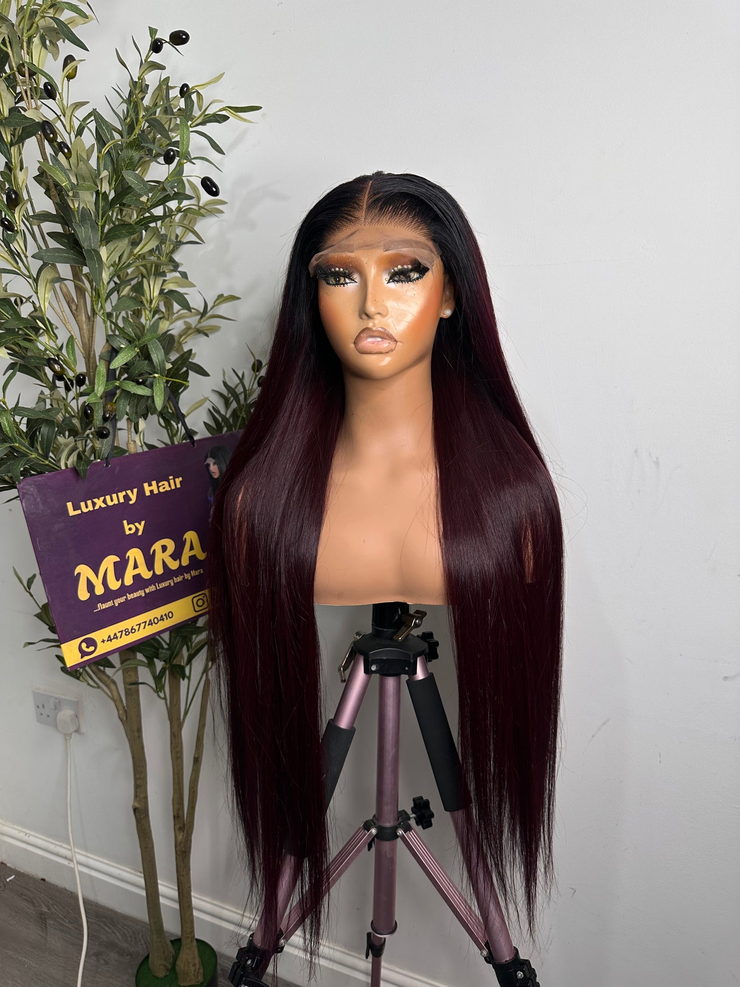 30 inches SDD Vietnamese bone straight wig, 350g density with 5by5 glueless closure. Burgundy colour. 100% human hair.
