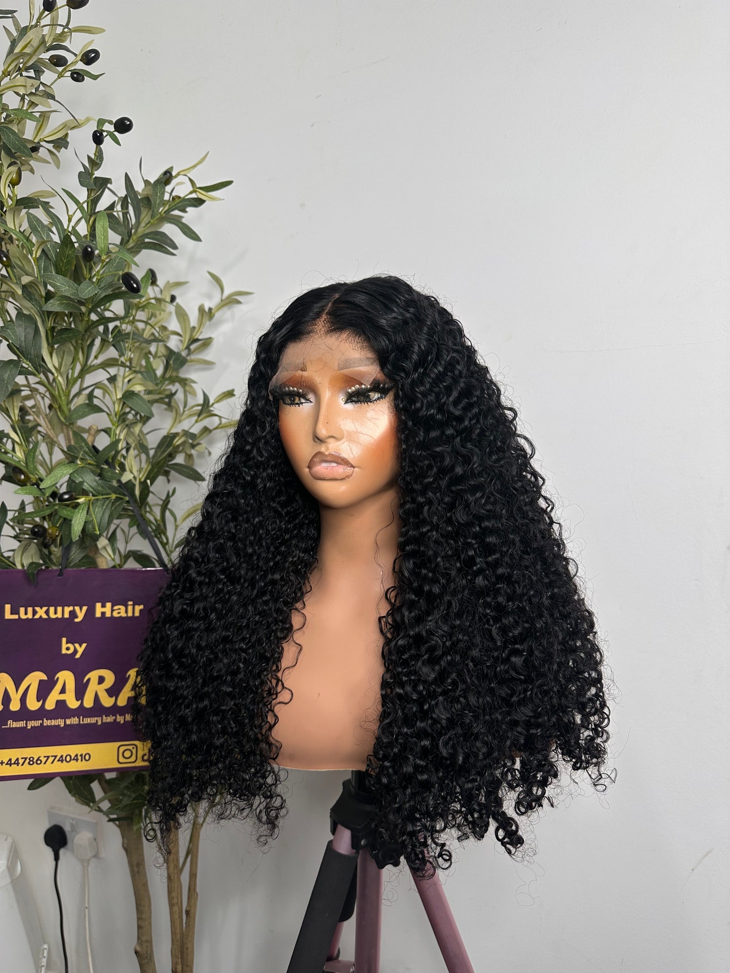 26 inches SDD French curls, 350g density with 5by5 closure. Natural colour