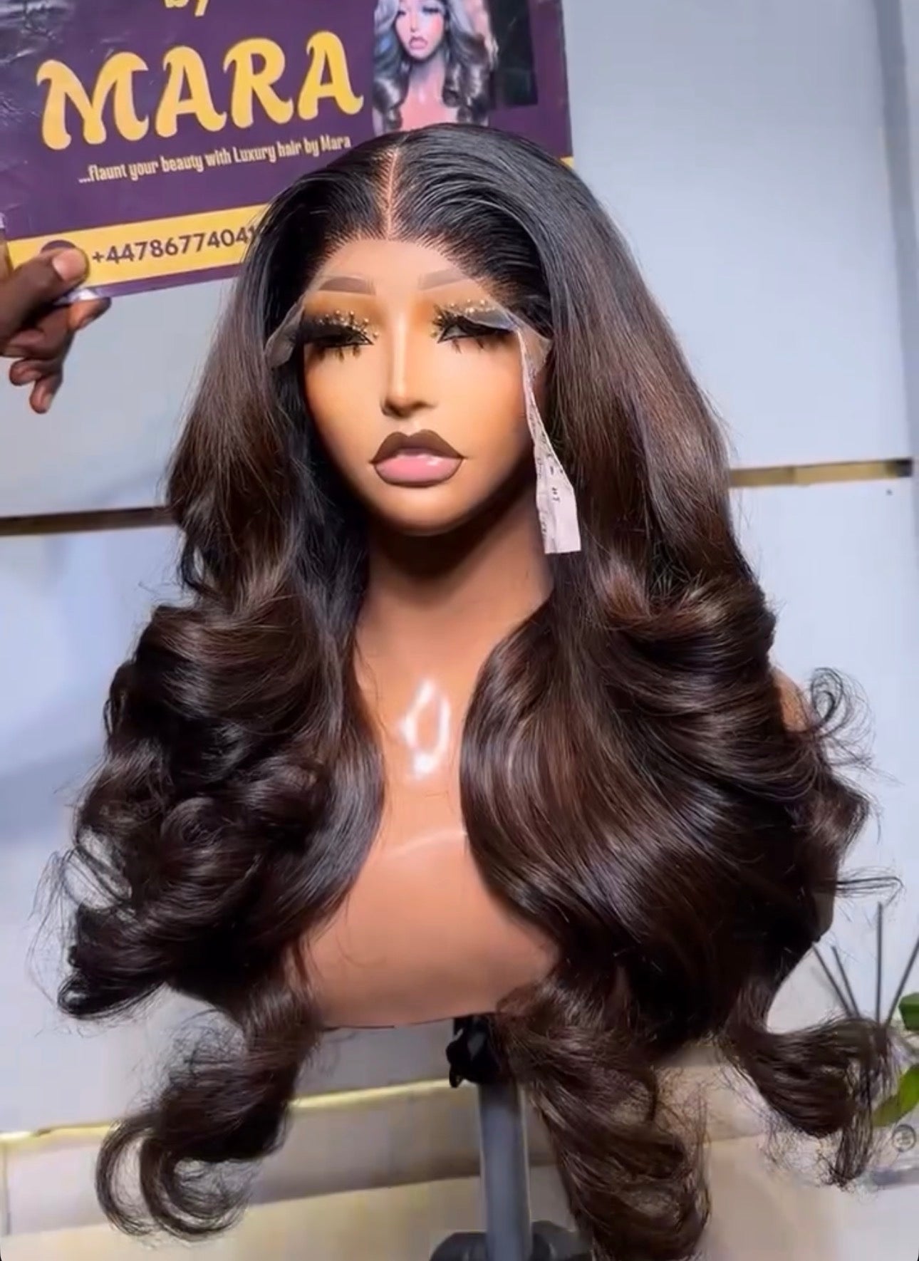 22 inches SDD Vietnamese bouncy unit, 350g with 5by5 glueless closure . Natural brown with dark root. Layered glueless unit.