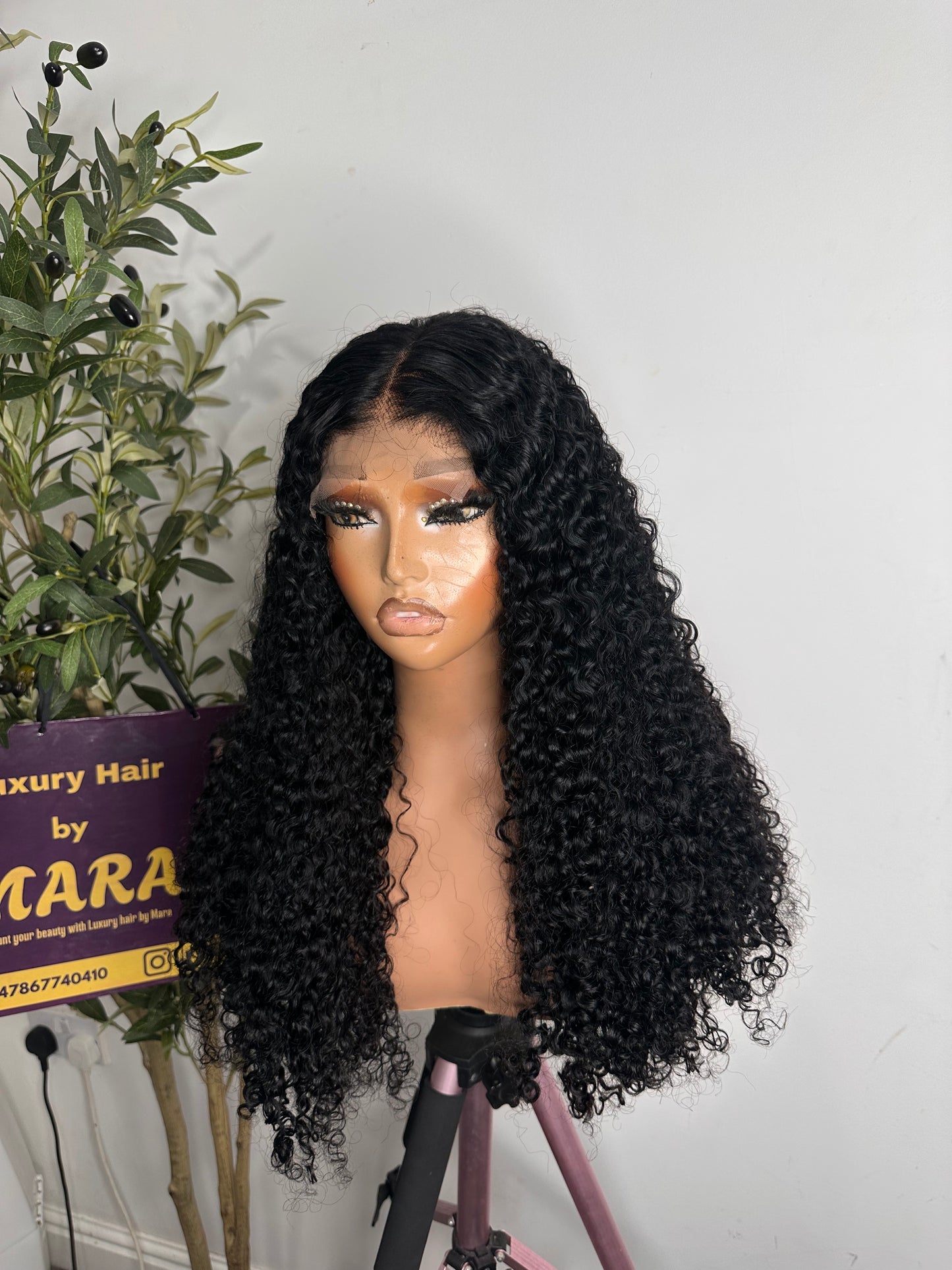 26 inches SDD French curls, 350g density with 5by5 closure. Natural colour